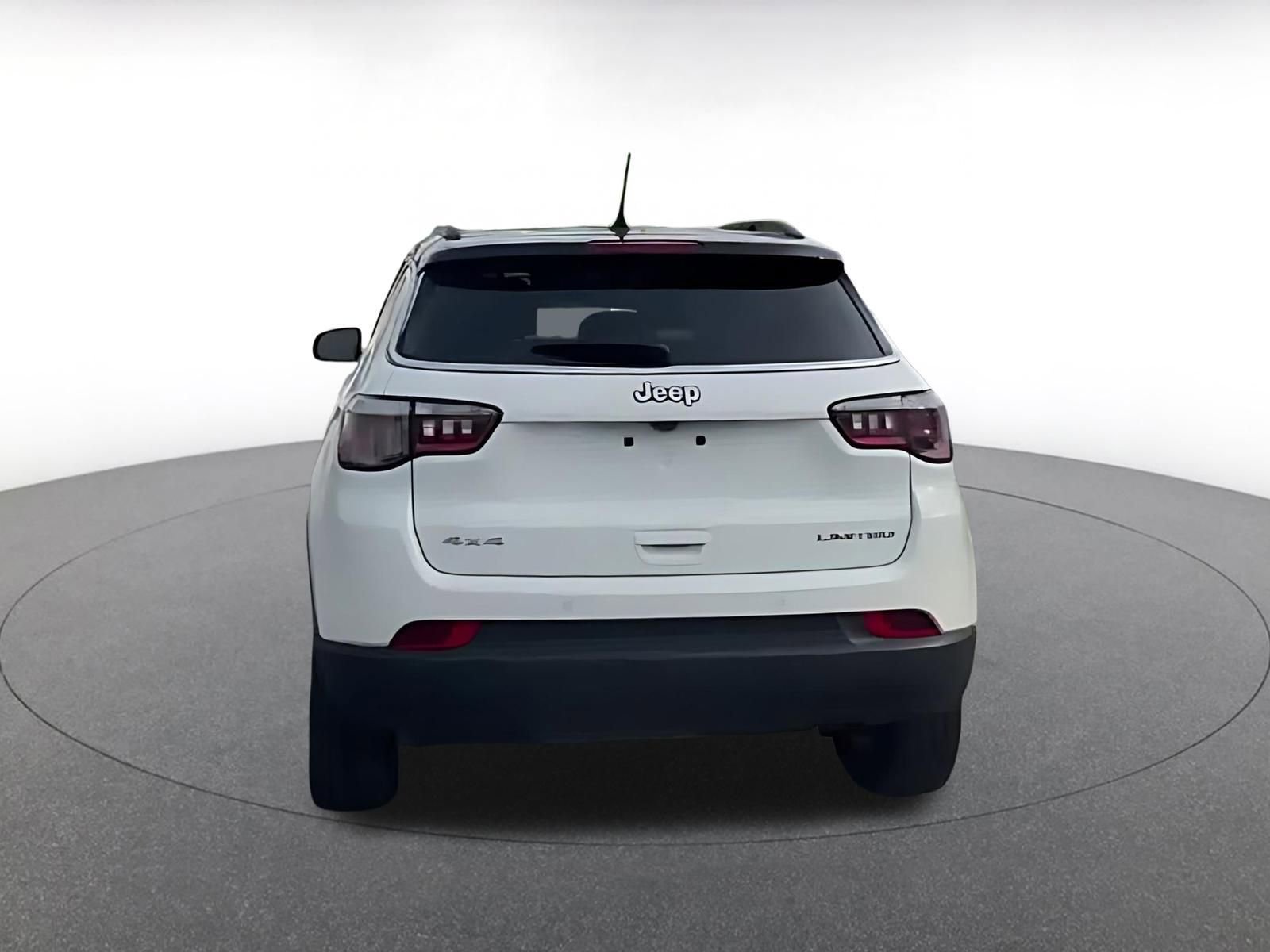 Used 2025 Jeep Compass Limited image 11