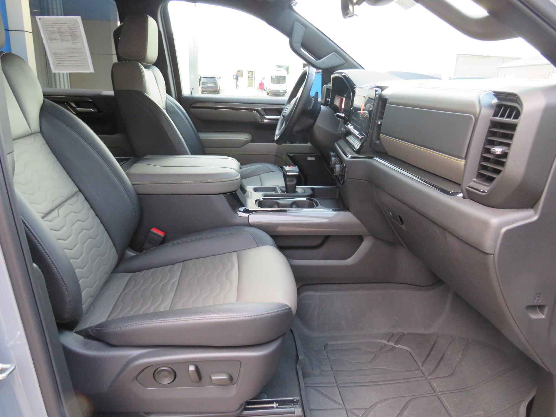 Used 2025 Chevrolet Silverado 1500 ZR2 w/ Technology Package AWD/4WD image 15