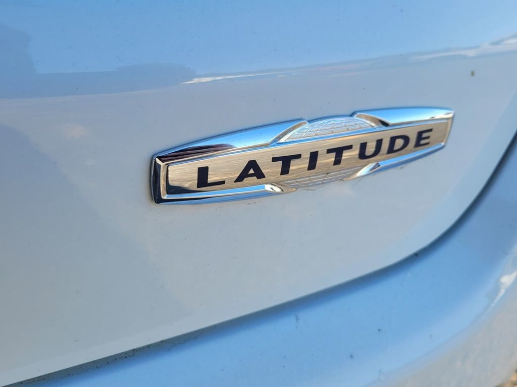 Used 2023 Jeep Compass Latitude w/ Sun and Sound Group image 10