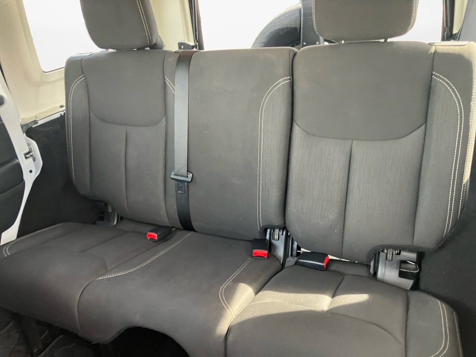 Used 2017 Jeep Wrangler Unlimited Sahara w/ Connectivity Group image 15