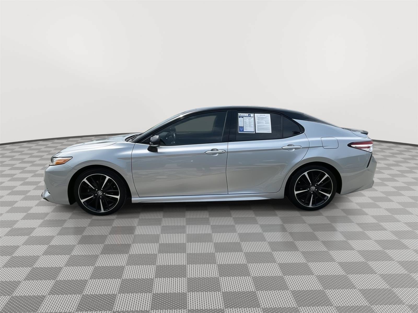Used 2020 Toyota Camry XSE FWD image 12