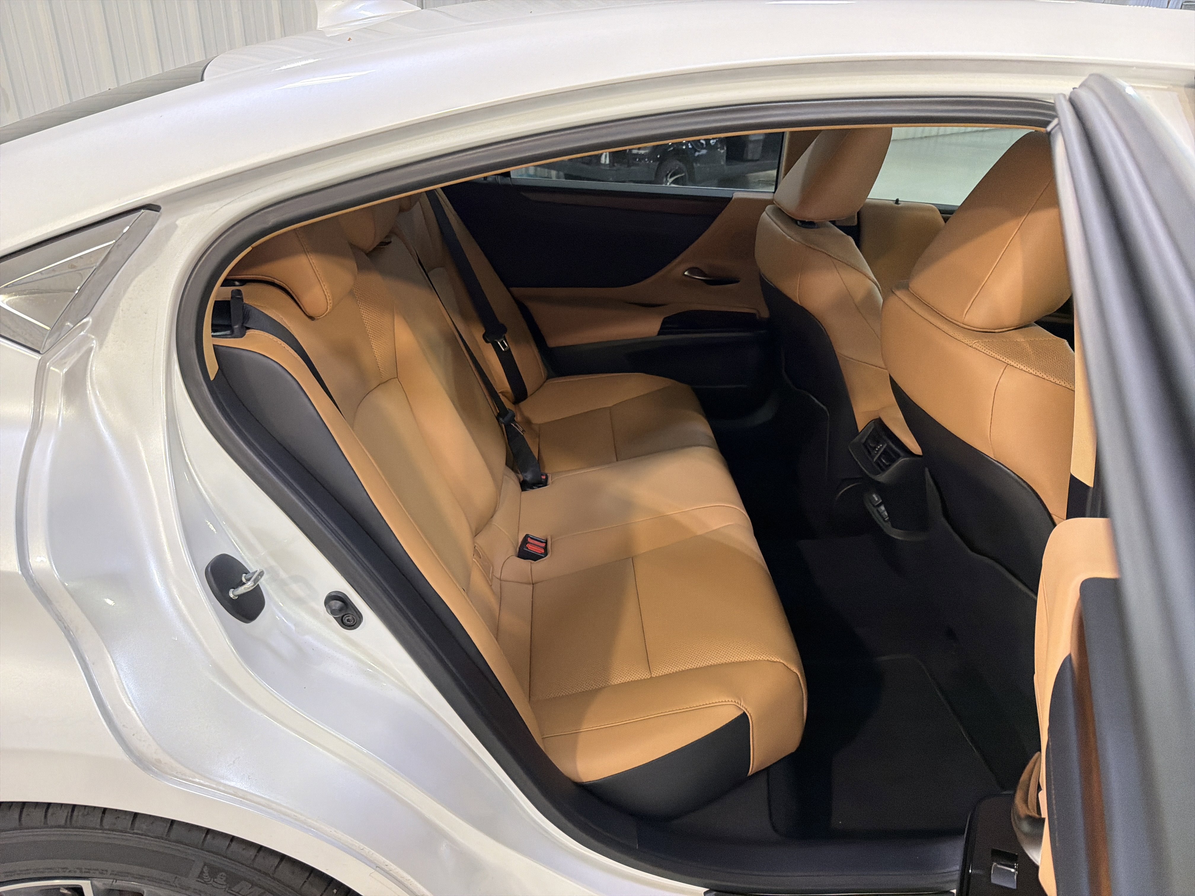 Used 2025 Lexus ES 350 w/ Premium Package FWD image 13