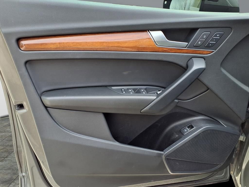 Used 2023 Audi Q5 2.0T Premium w/ Convenience Package image 8