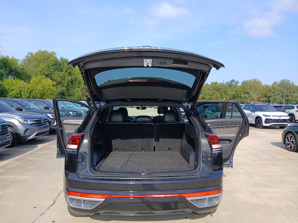 Used 2021 Volkswagen Atlas Cross Sport SE w/ Panoramic Sunroof Package FWD image 22