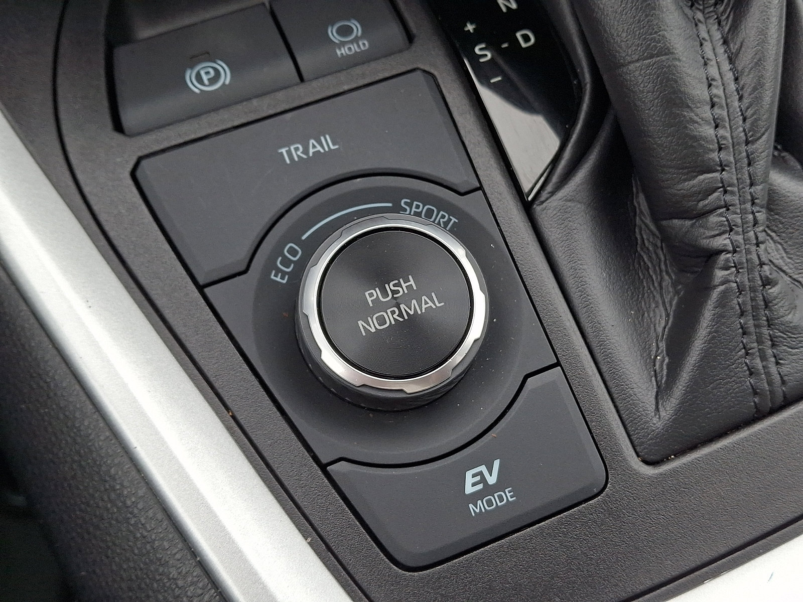 Used 2024 Toyota RAV4 LE image 22