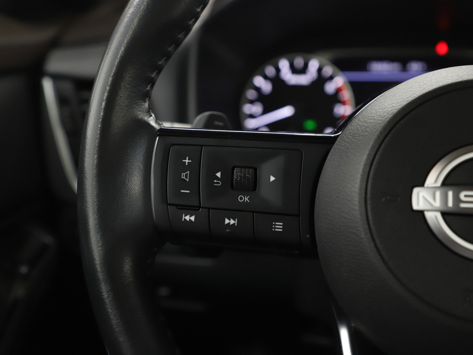 Used 2023 Nissan Rogue SV w/ SV Premium B Package image 27