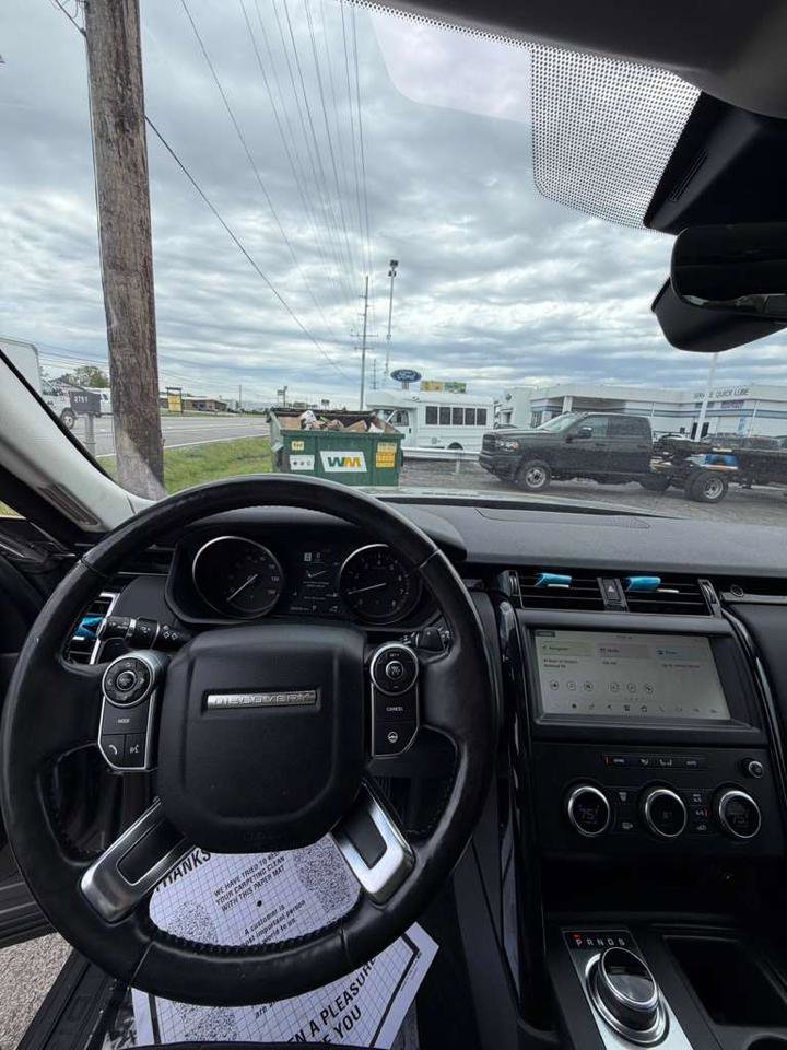 Used 2018 Land Rover Discovery SE AWD/4WD image 11