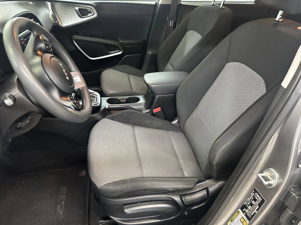 Used 2022 Kia Soul LX FWD image 5