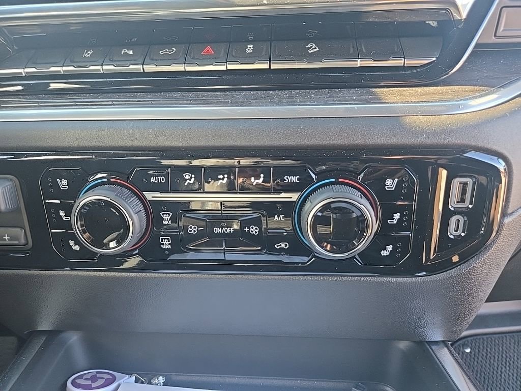 Used 2025 Chevrolet Silverado 2500 LTZ w/ LTZ Plus Package image 37