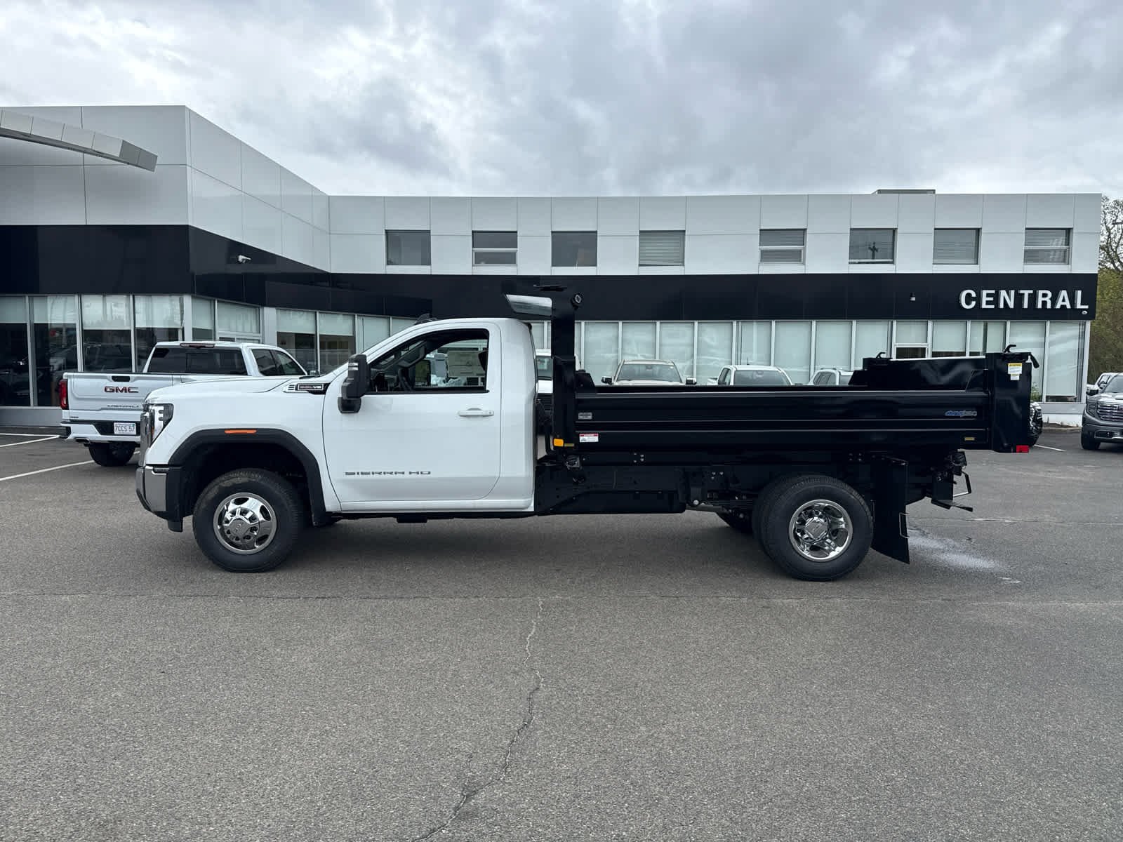 New 2026 GMC Sierra 3500 SLE w/ SLE Convenience Package AWD/4WD image 2