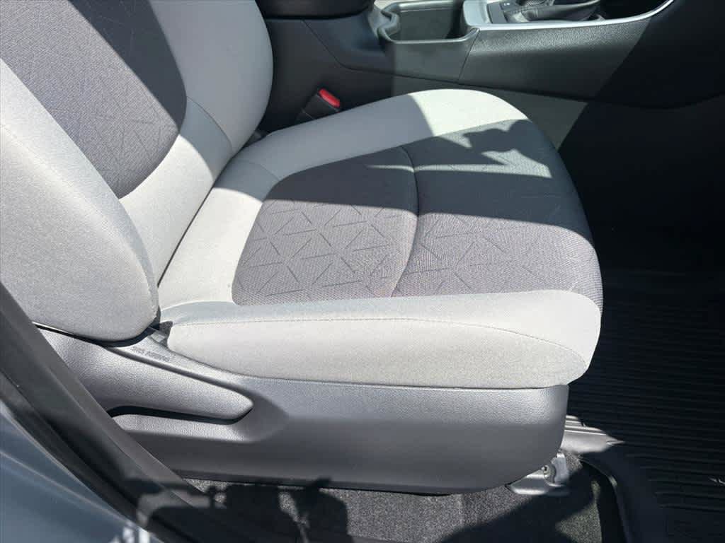 Used 2025 Toyota RAV4 XLE AWD/4WD image 7
