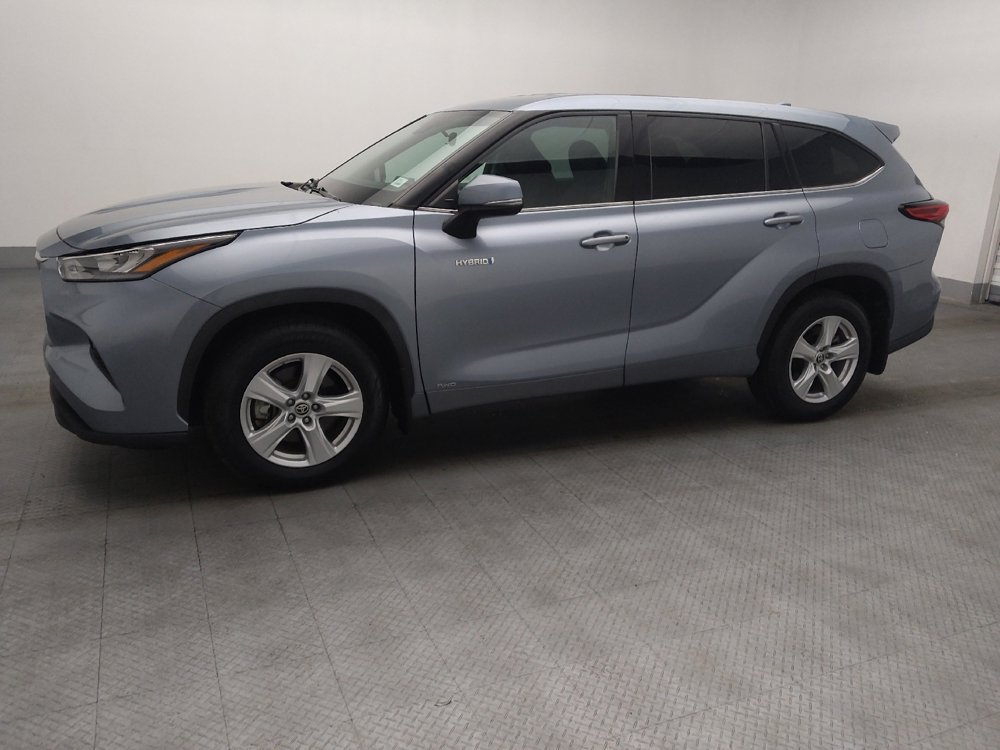 Used 2020 Toyota Highlander LE image 2