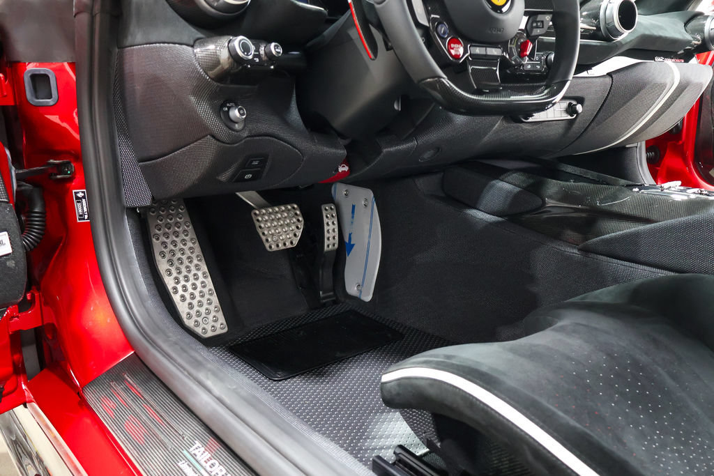 Used 2024 Ferrari 812 Competizione RWD image 36