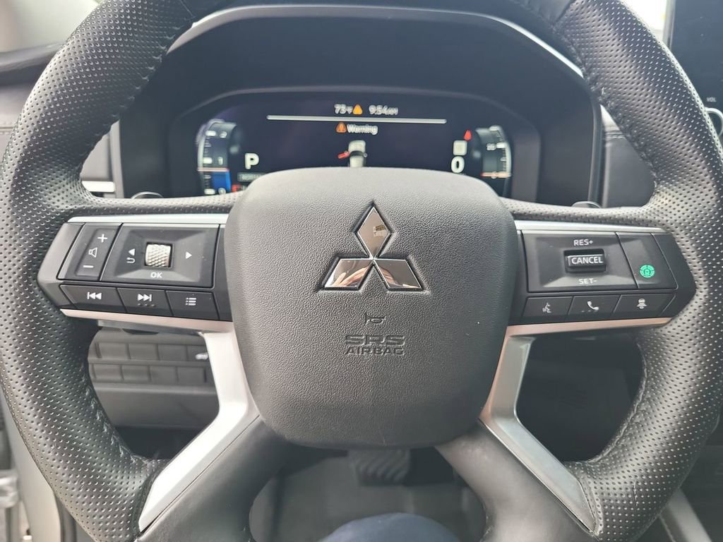 Used 2024 Mitsubishi Outlander FWD image 11
