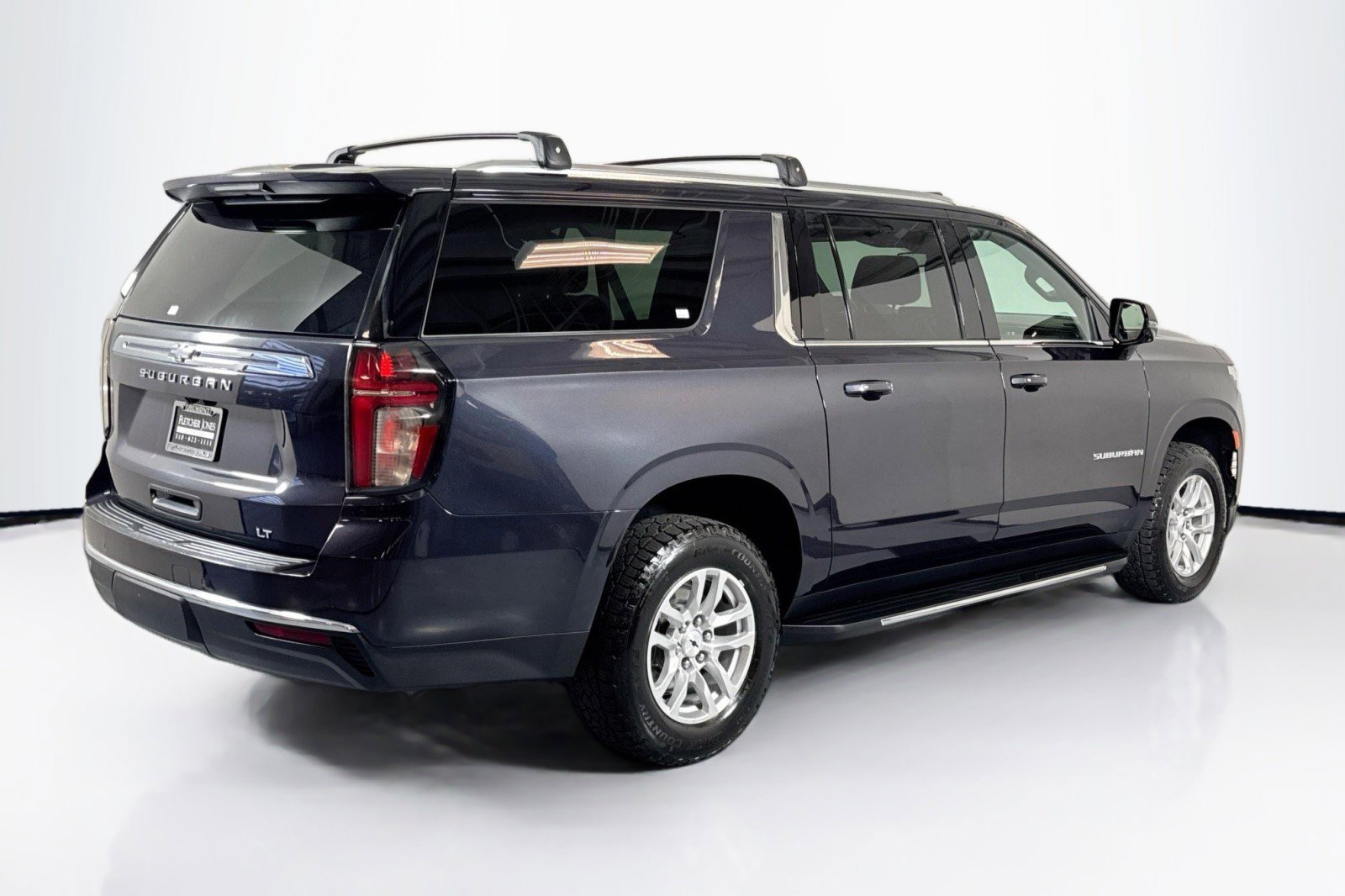 Used 2022 Chevrolet Suburban LT w/ Luxury Package image 5