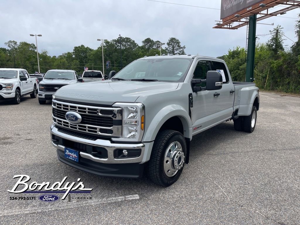 Used 2026 Ford F450 XLT w/ FX4 Off-Road Package image 3