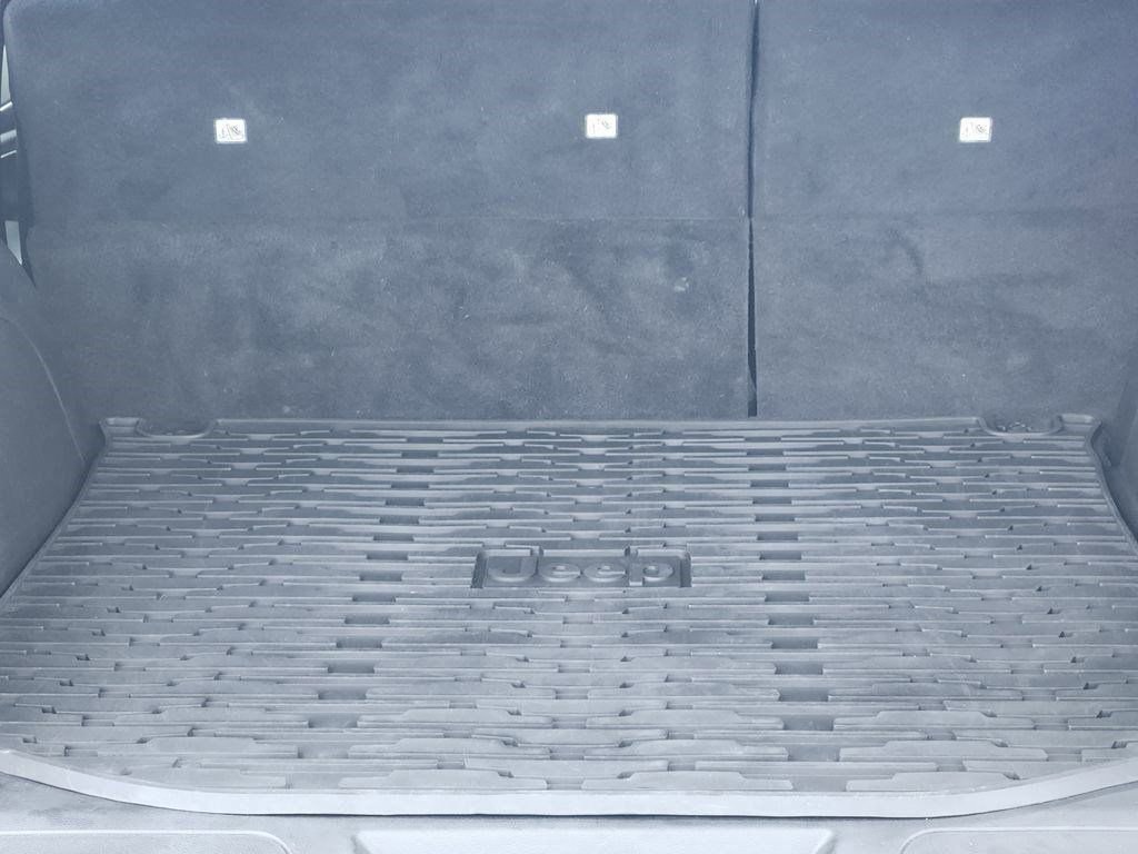 Used 2021 Jeep Grand Cherokee Laredo image 20