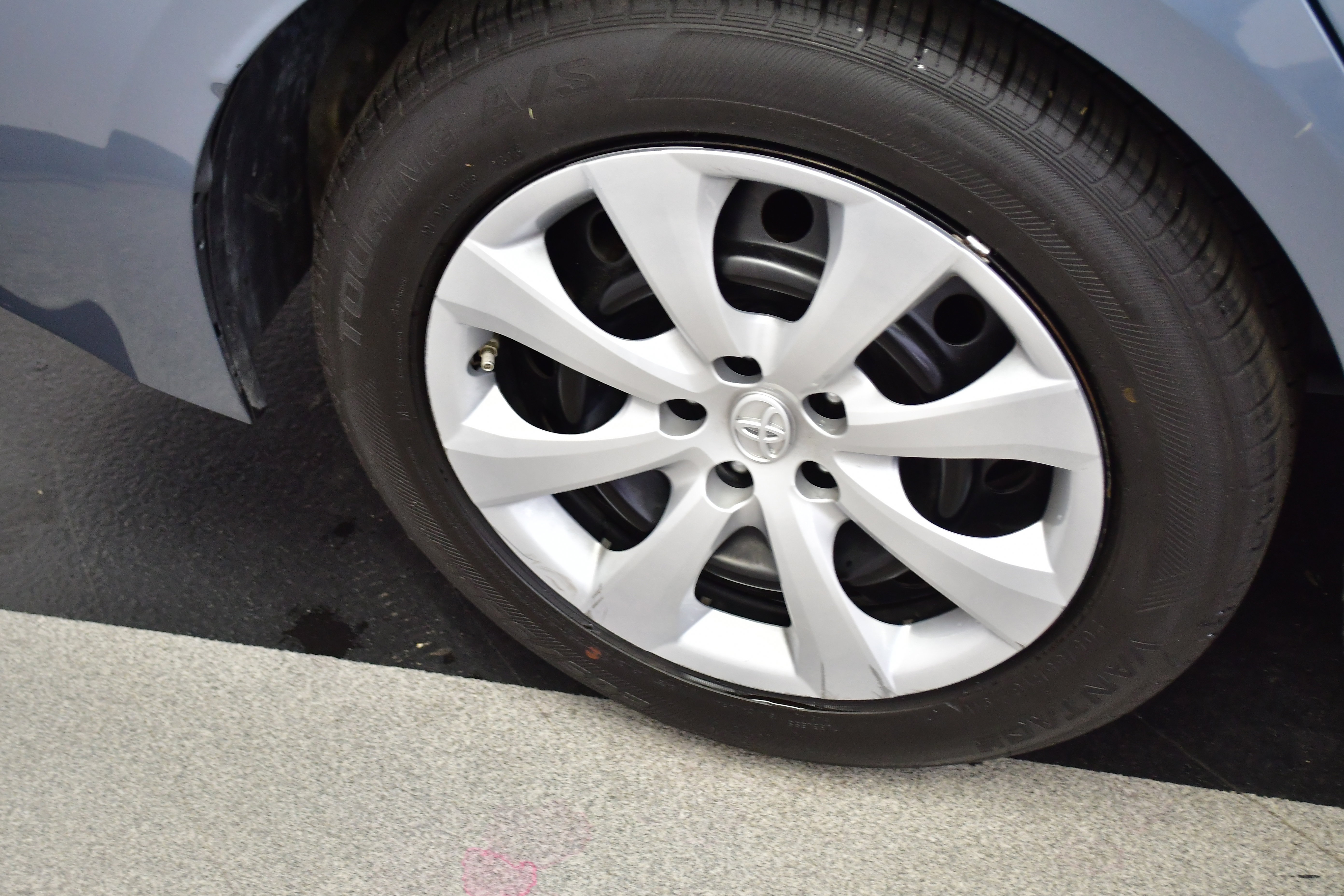 Used 2022 Toyota Corolla LE FWD image 34