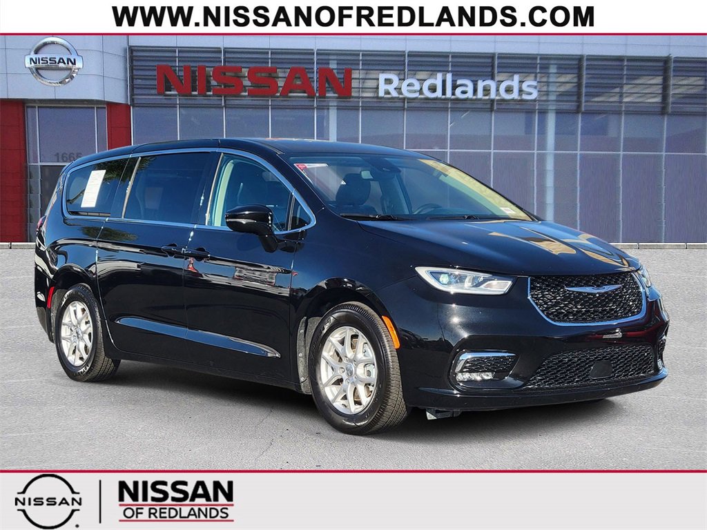 Used 2024 Chrysler Pacifica Touring-L