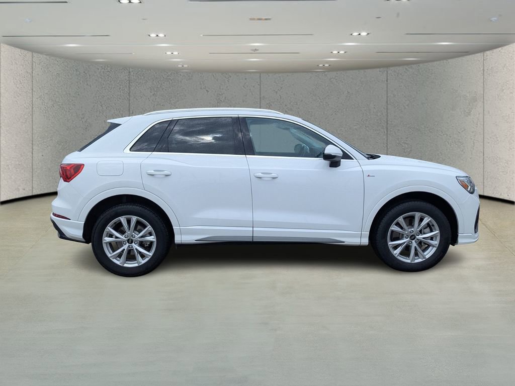 Used 2024 Audi Q3 2.0T Premium image 2