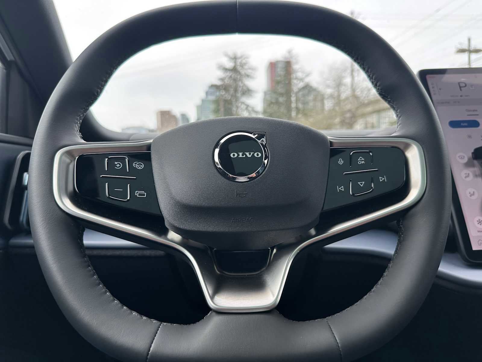 Used 2025 Volvo EX30 Plus w/ Protection Package Premier AWD/4WD image 23