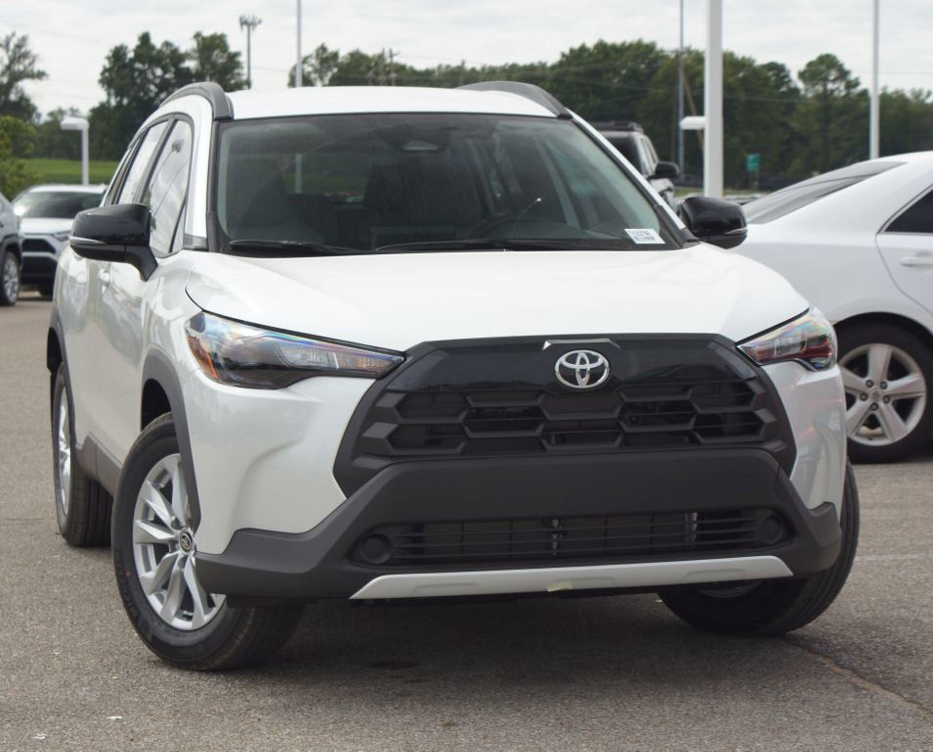 Used 2026 Toyota Corolla Cross LE AWD/4WD image 5