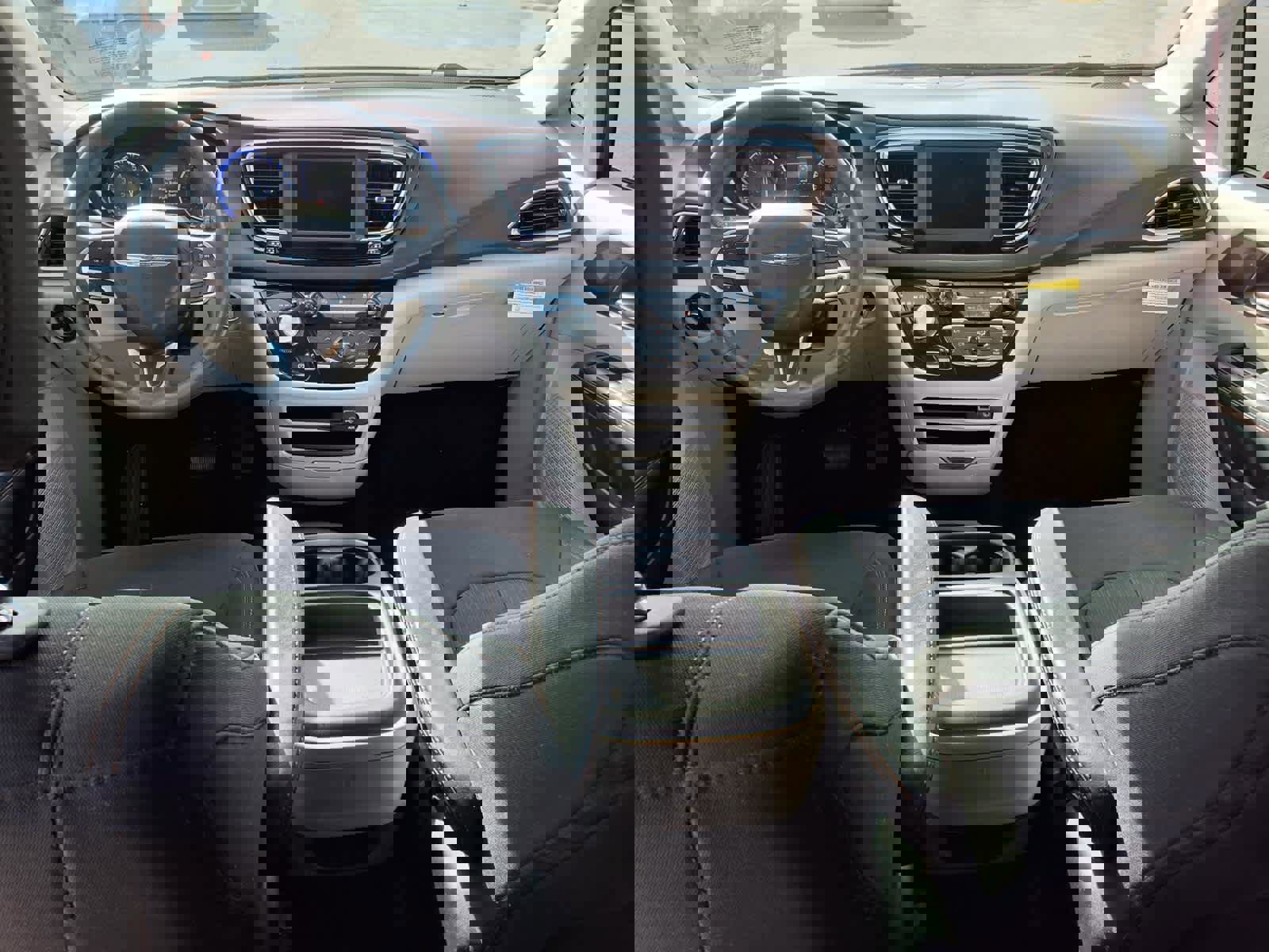 Used 2018 Chrysler Pacifica Touring Plus image 18