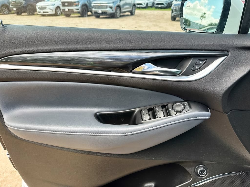 Used 2023 Buick Enclave Essence FWD image 9