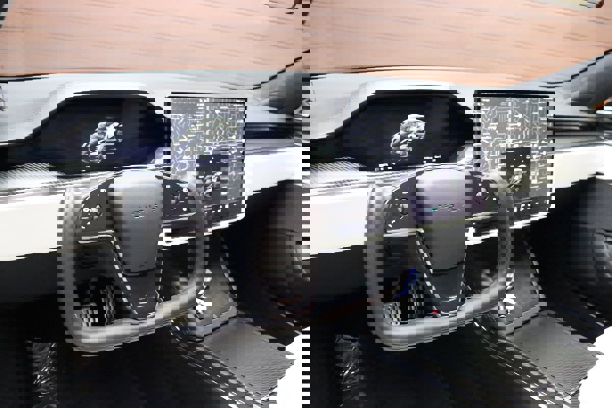 Used 2022 Tesla Model S Plaid image 2