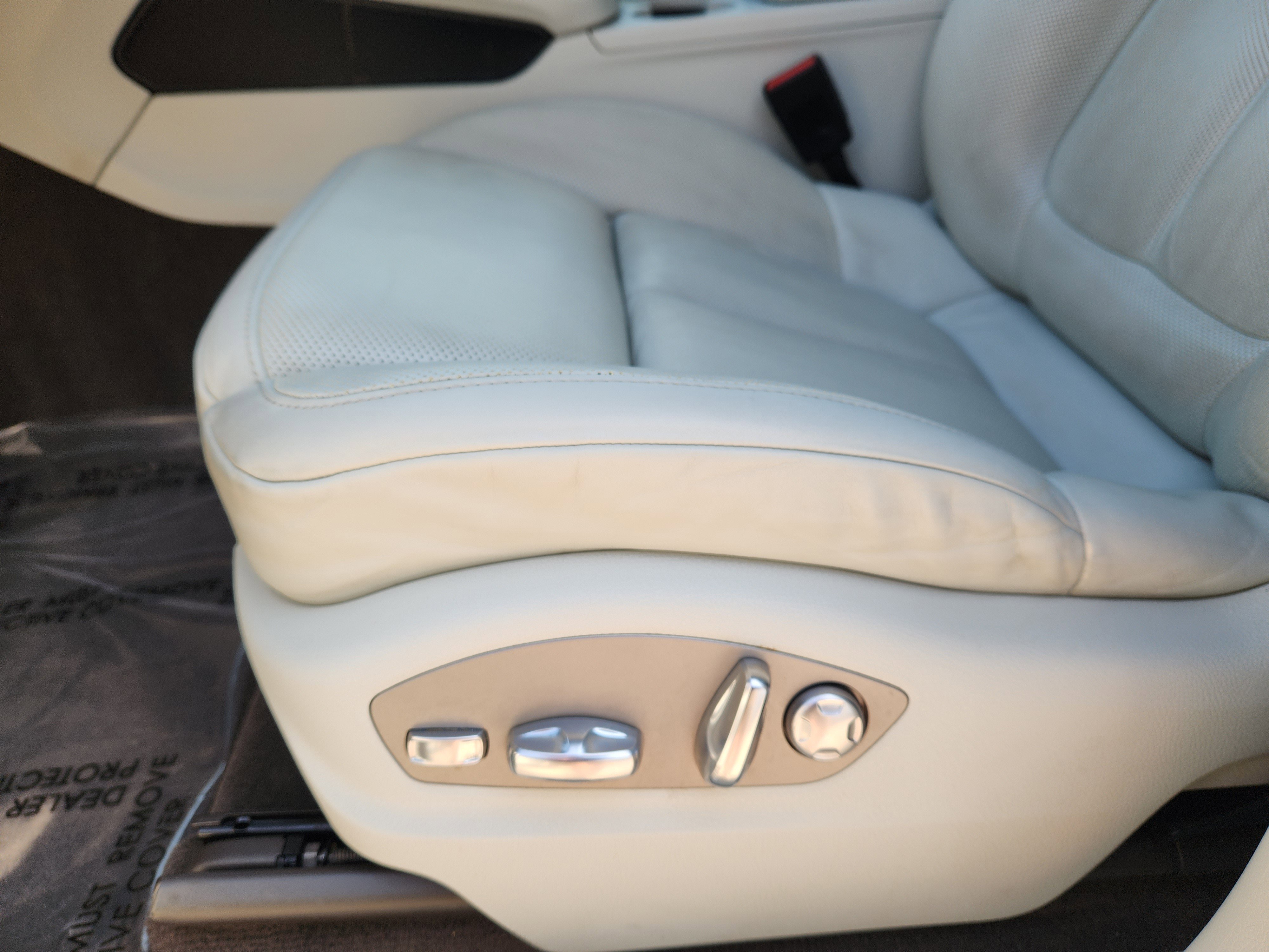 Used 2020 Porsche Macan Turbo image 23