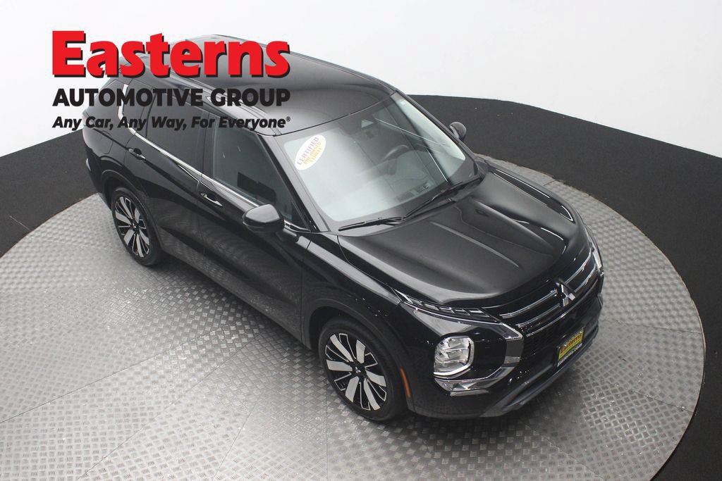 Used 2025 Mitsubishi Outlander SE AWD/4WD image 3