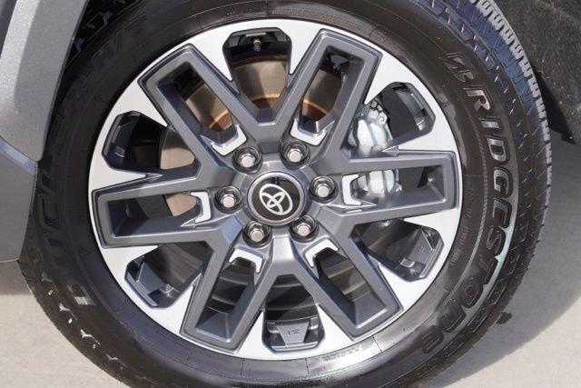 Used 2025 Toyota Tundra Limited image 15