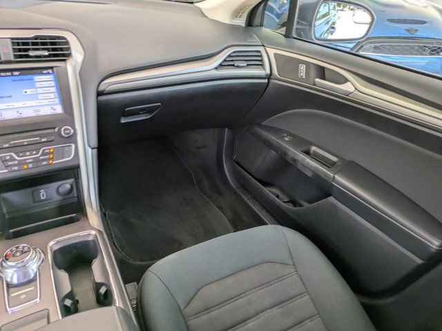 Used 2018 Ford Fusion SE w/ Fusion SE Technology Package image 14