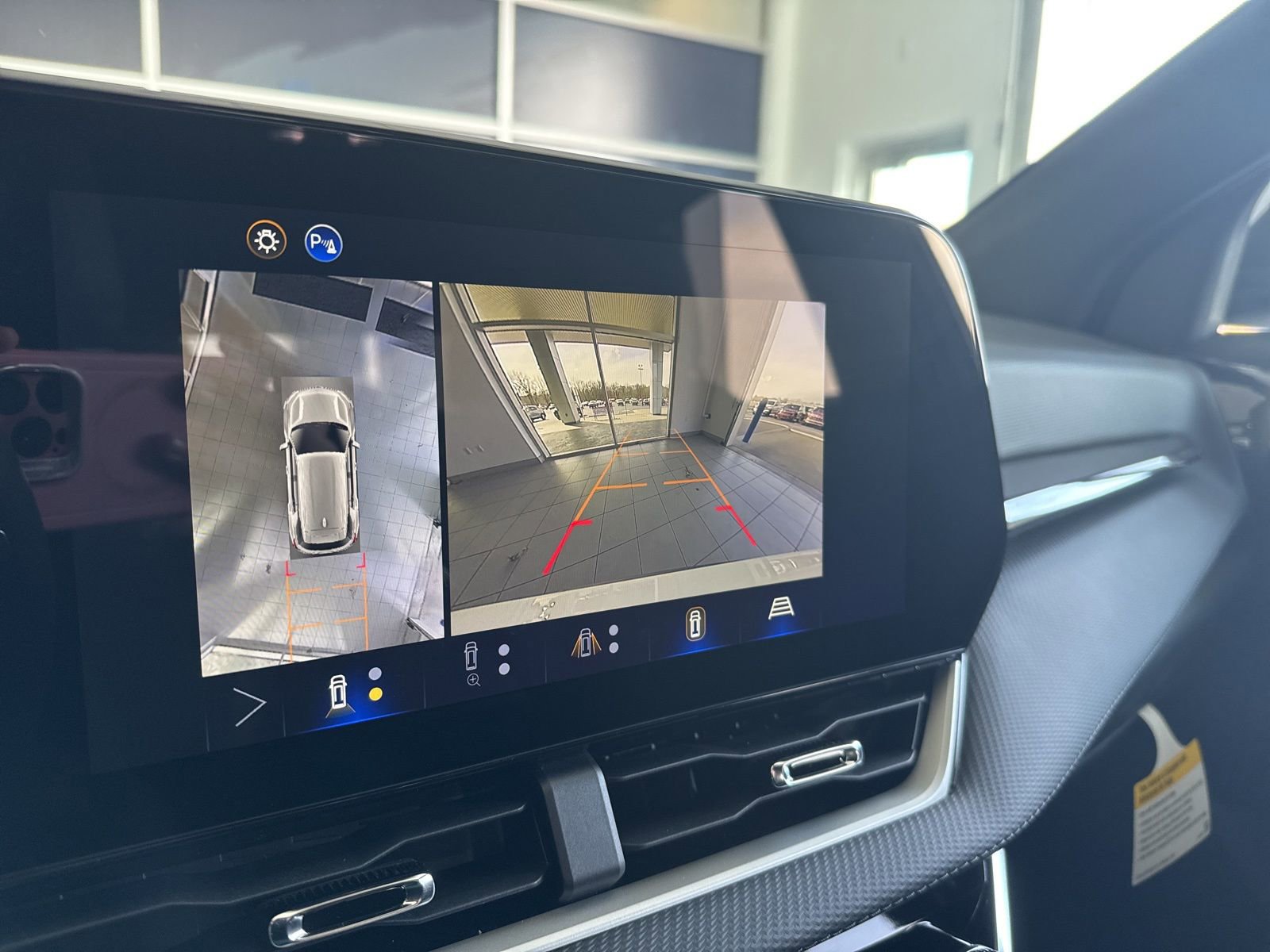 New 2026 Chevrolet Equinox LT w/ Convenience Package II FWD image 31