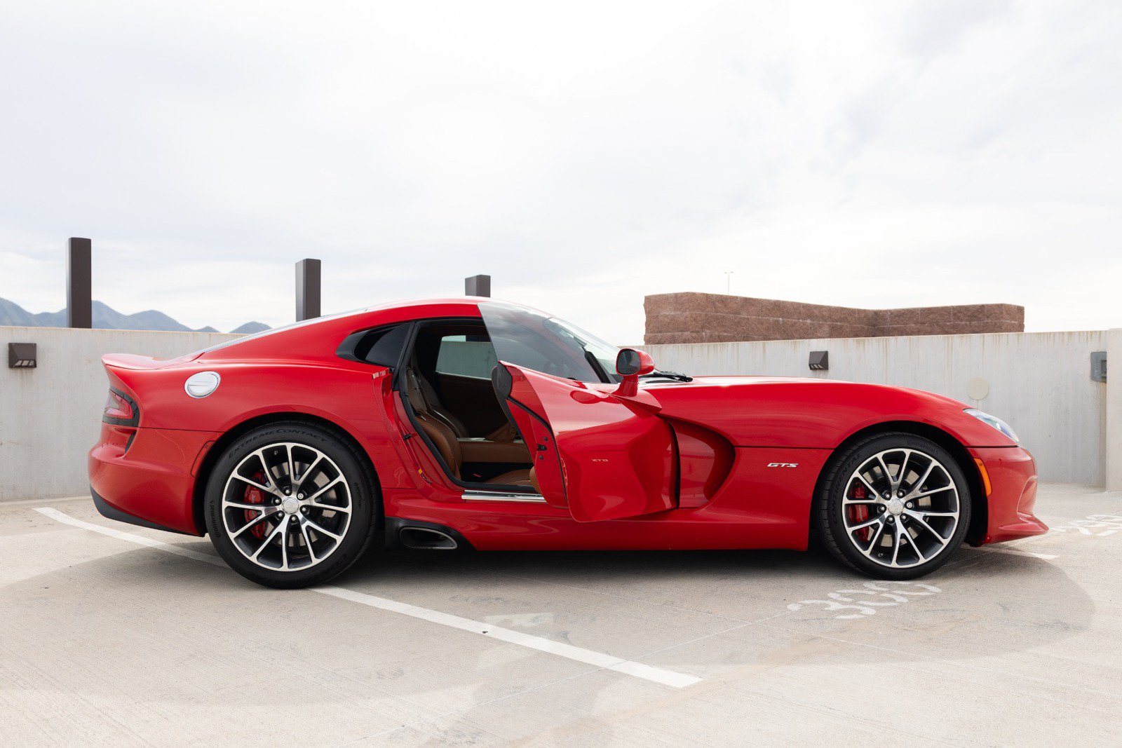 Used 2013 SRT Viper GTS w/ GTS Laguna Interior Pkg RWD image 16
