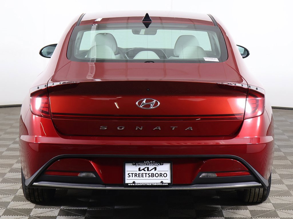 Used 2023 Hyundai Sonata SE w/ Preferred Accessory Package image 11