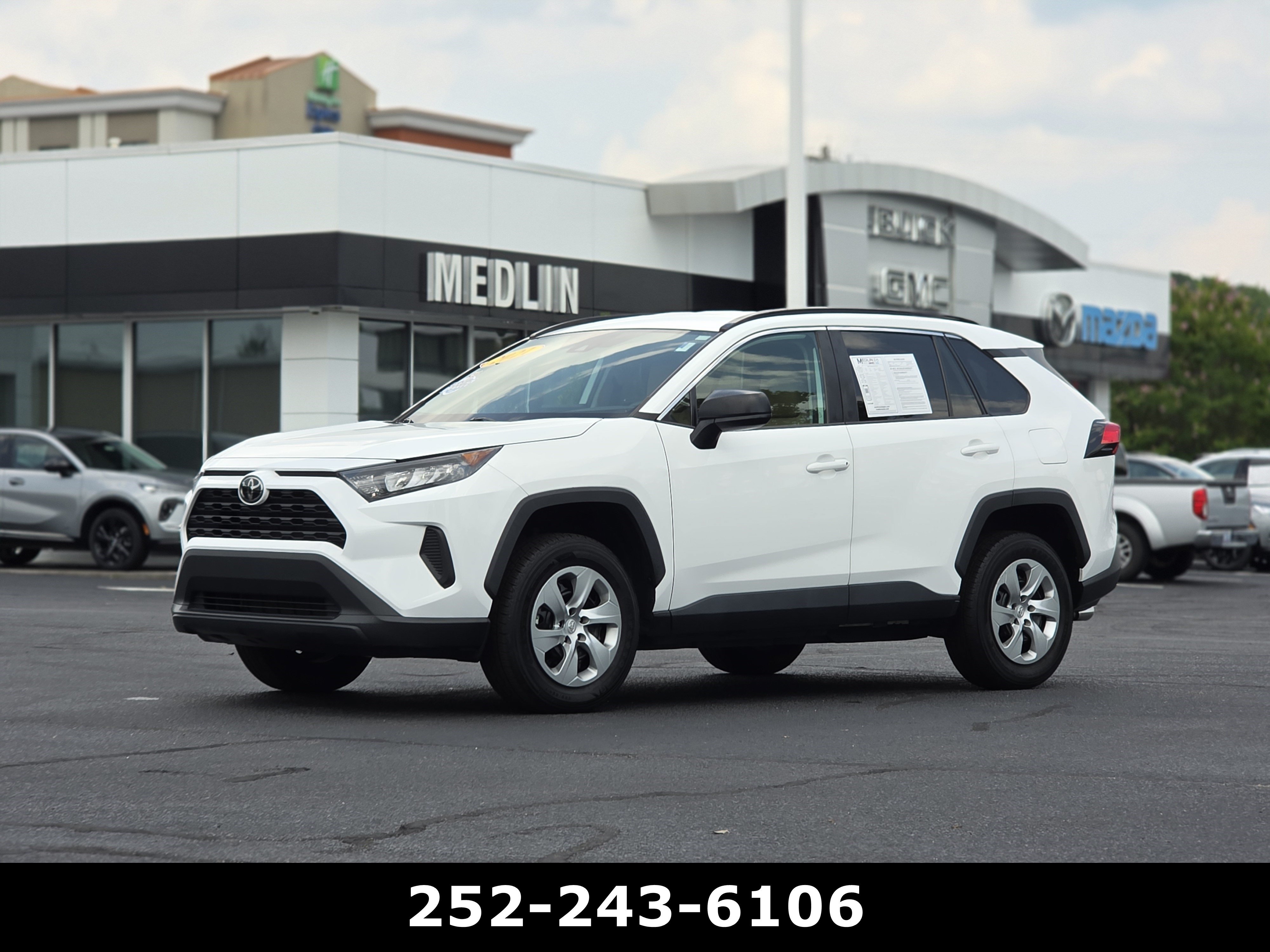 Used 2021 Toyota RAV4 LE FWD image 3