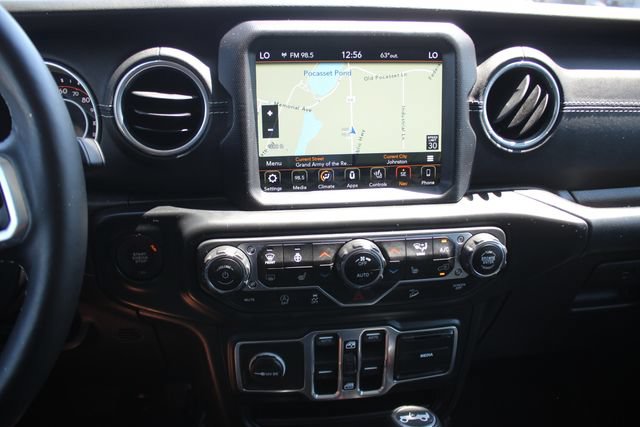 Used 2018 Jeep Wrangler Unlimited Sahara w/ Dual Top Group AWD/4WD image 7