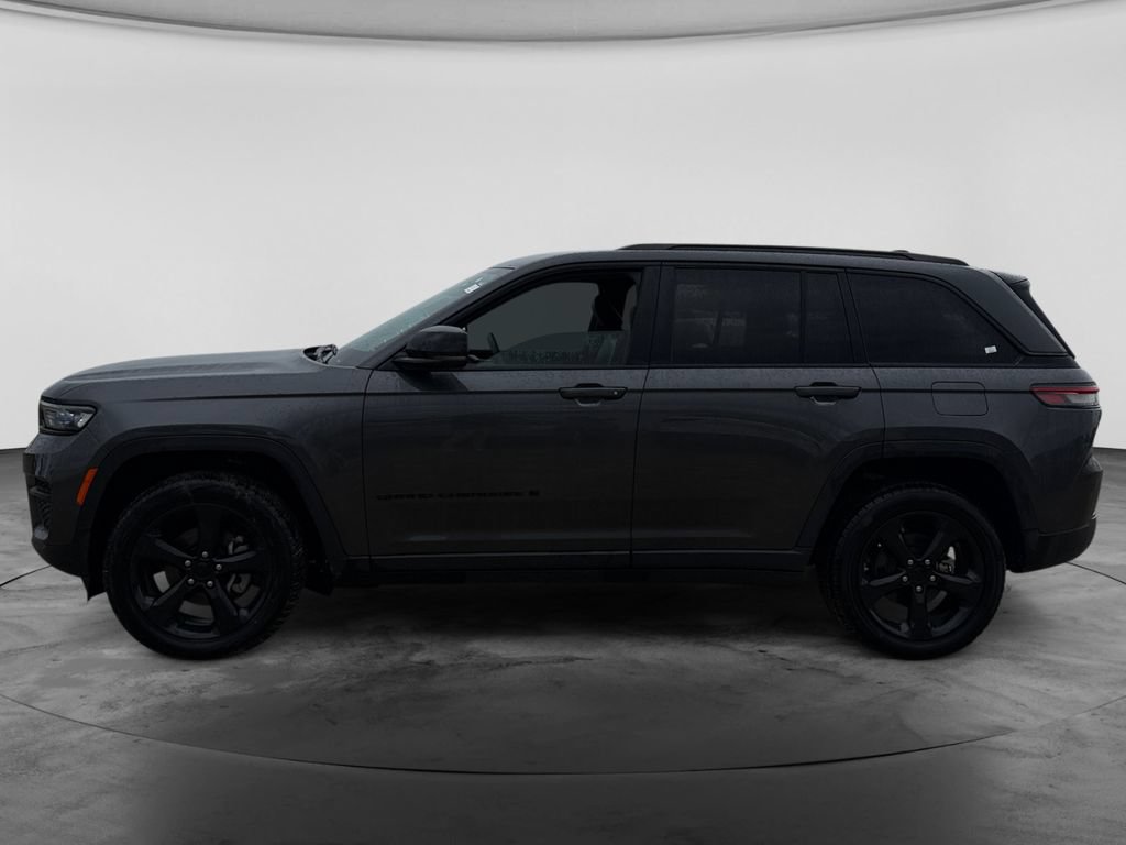 Used 2023 Jeep Grand Cherokee Altitude AWD/4WD image 6