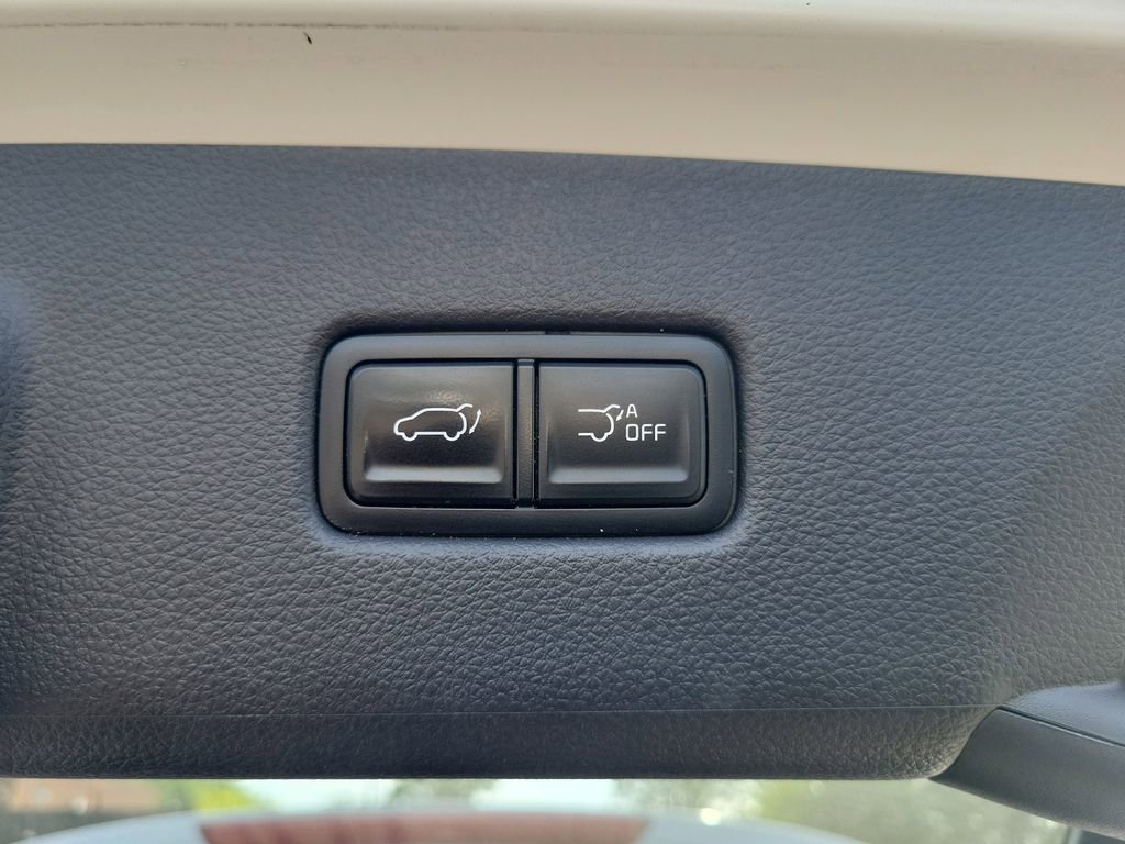 Used 2024 Kia Carnival EX FWD image 7