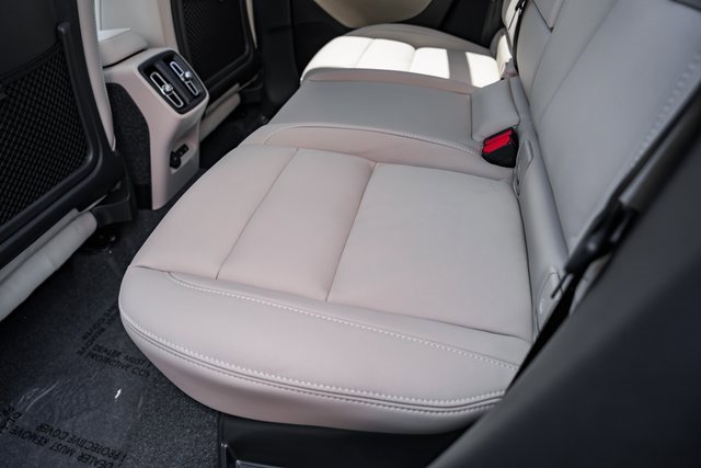 Certified 2025 Volvo XC40 B5 Plus w/ Protection Package Premier image 29