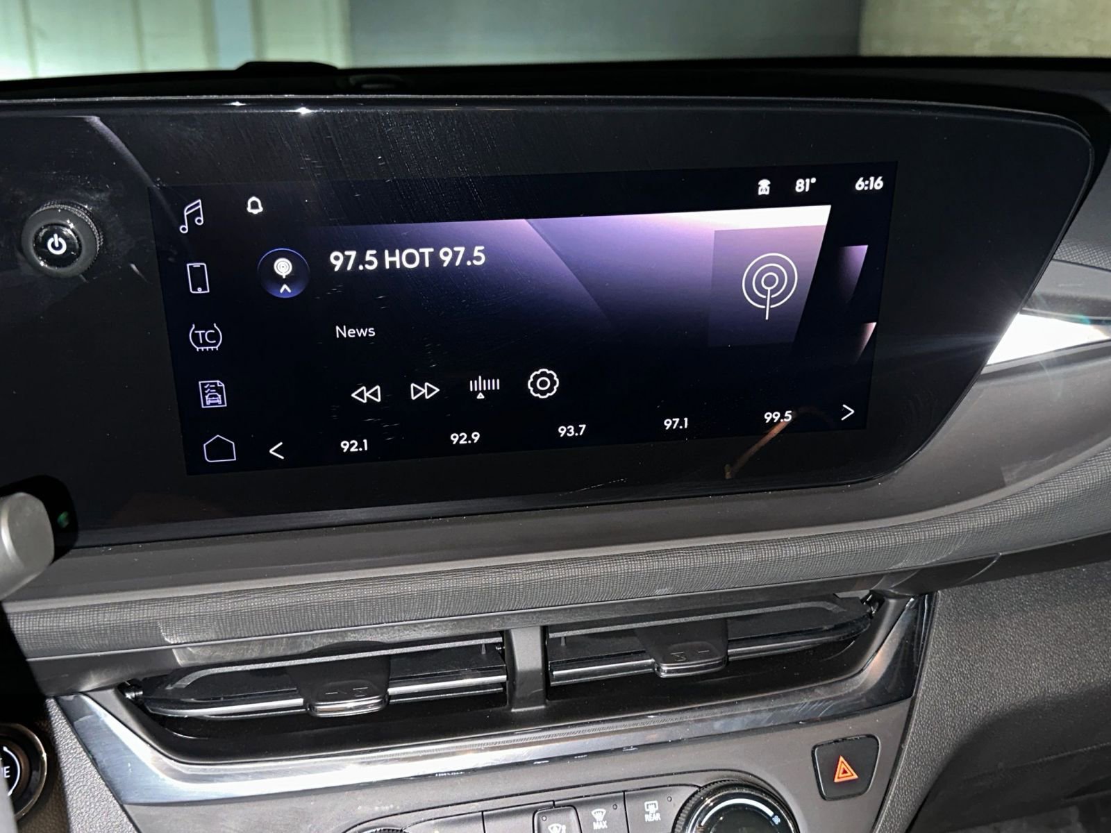 Used 2025 Buick Envista Preferred image 21