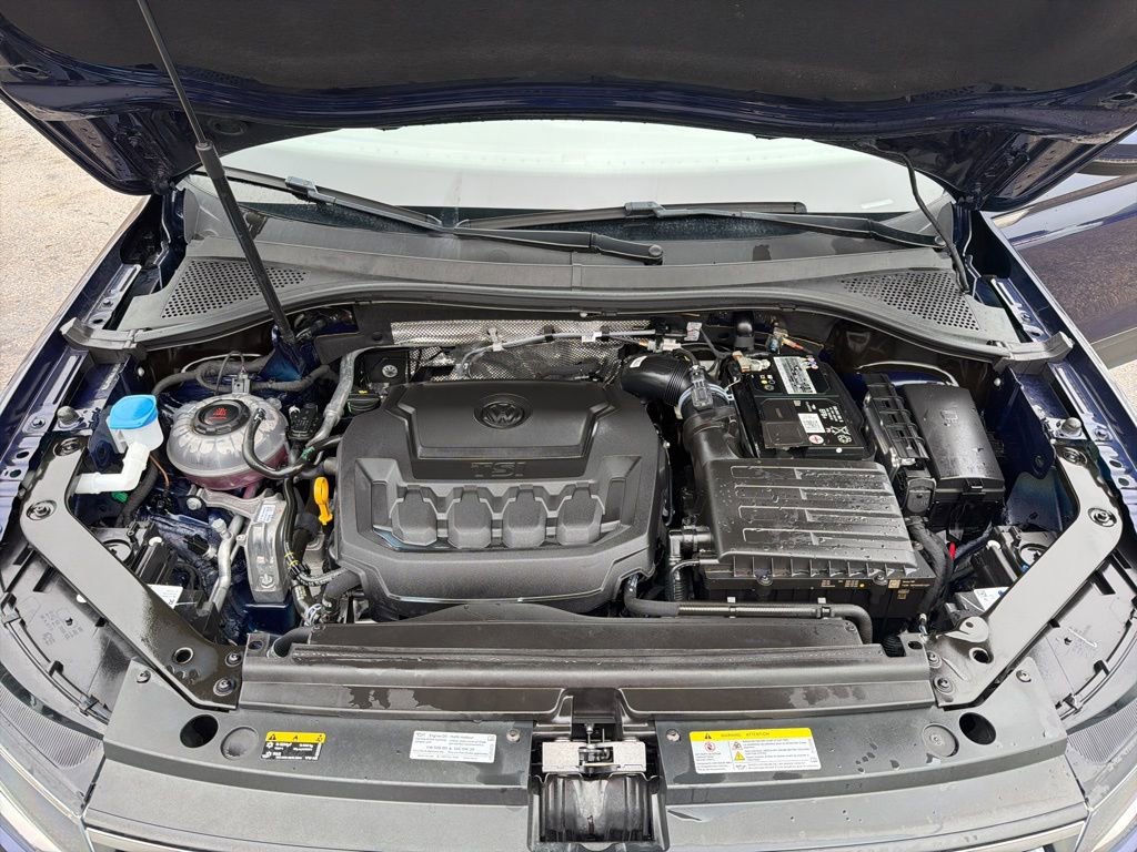 Used 2023 Volkswagen Tiguan SE w/ Panoramic Sunroof Package image 11