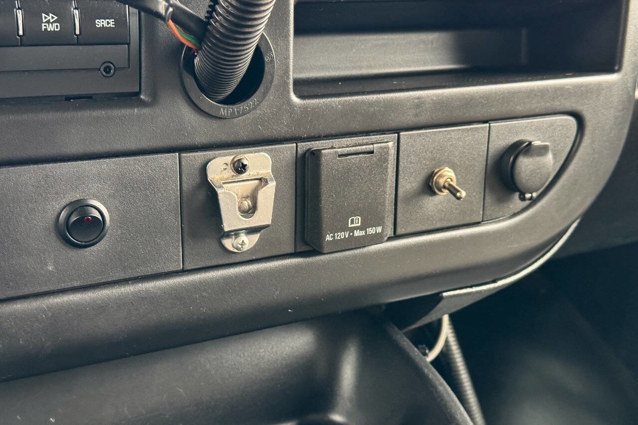Used 2016 Chevrolet Express 2500 RWD image 27