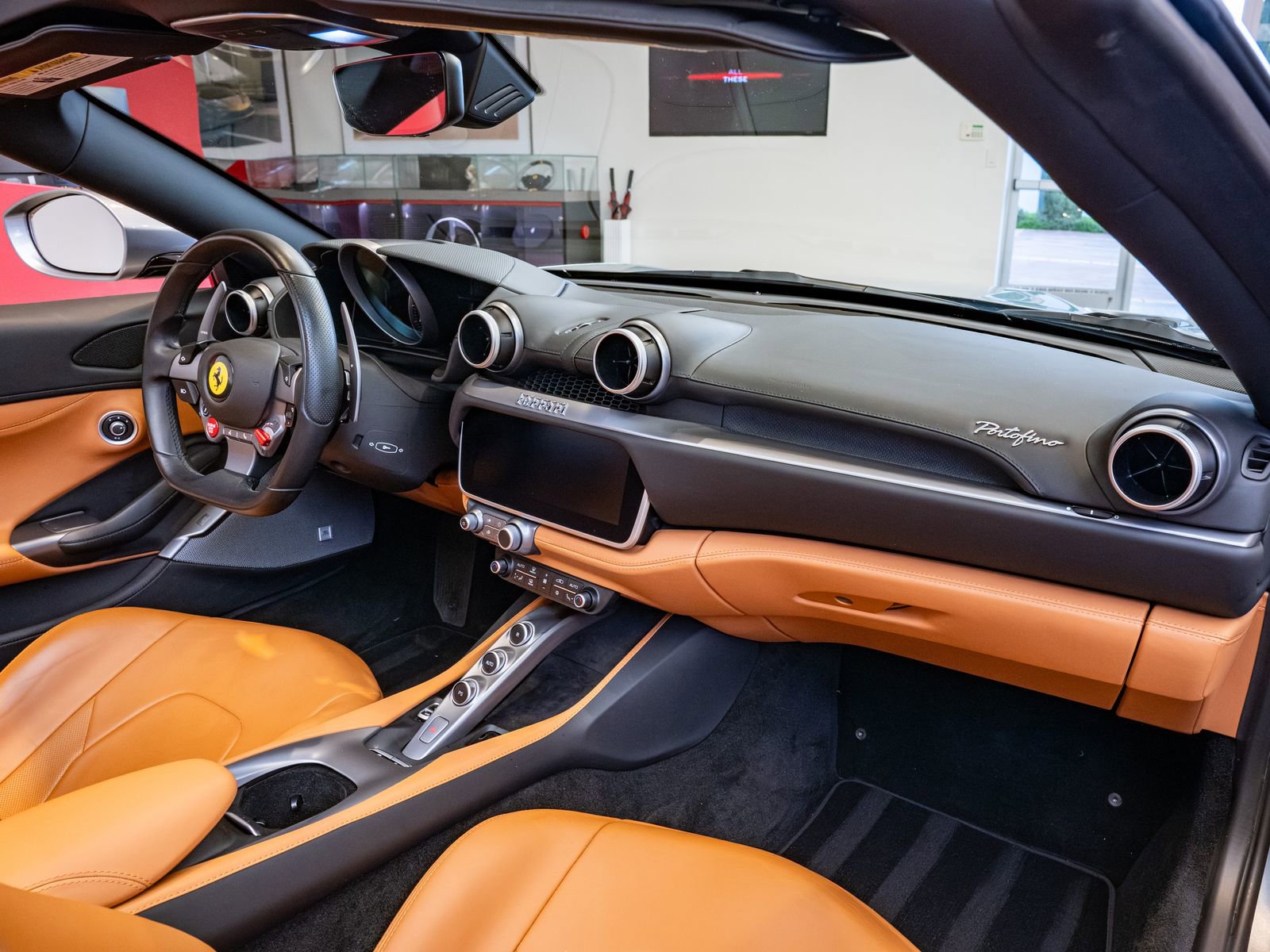 Used 2019 Ferrari Portofino RWD image 17