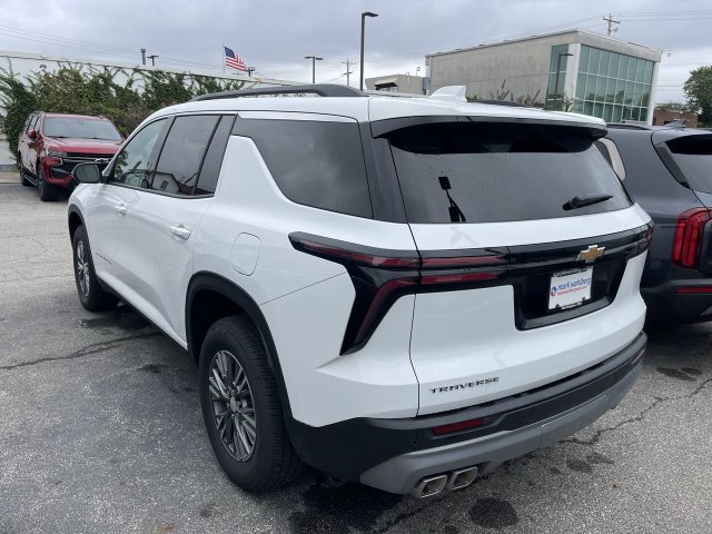 Used 2026 Chevrolet Traverse LT w/ Driver Confidence Package FWD image 6