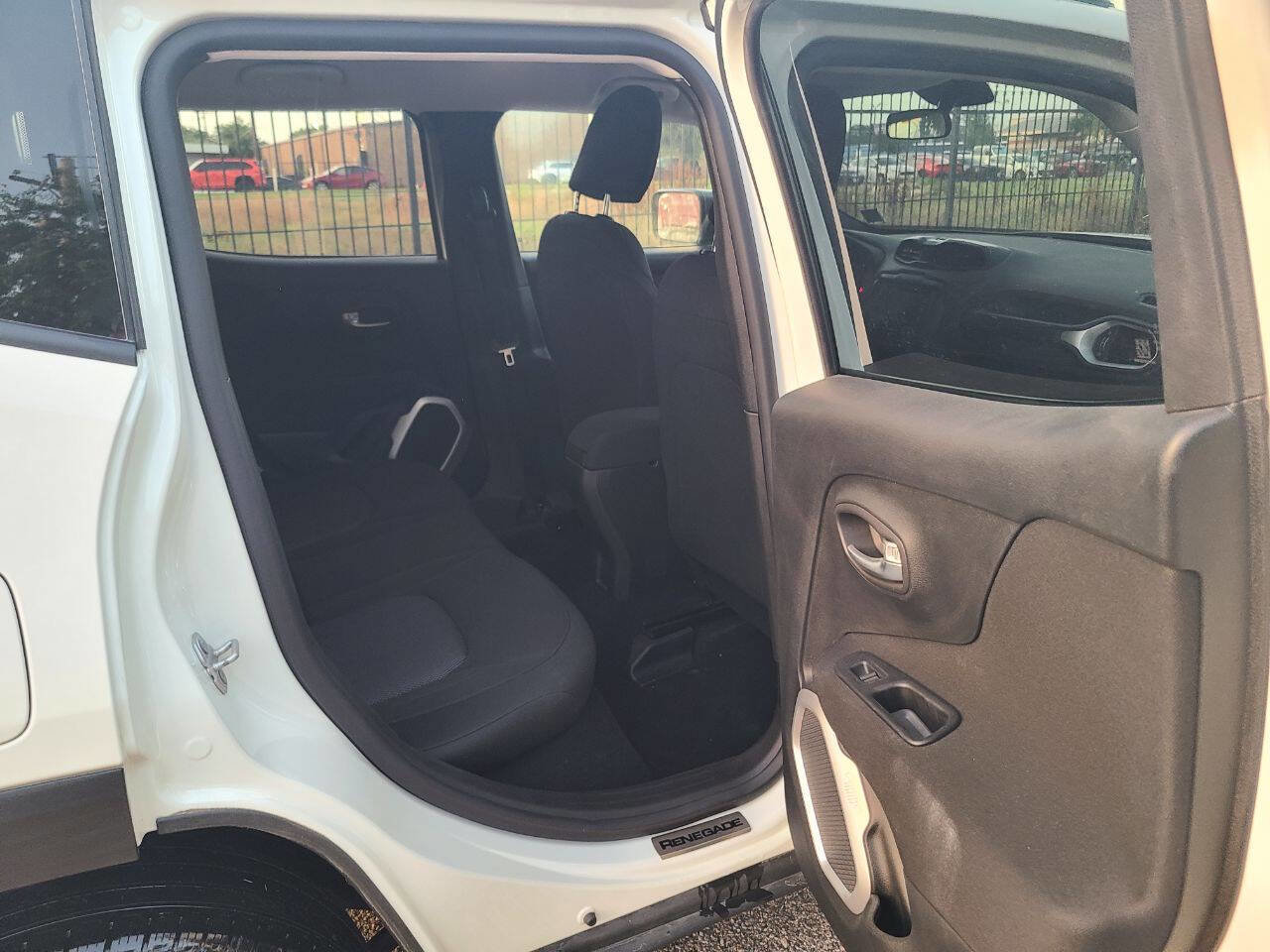 Used 2019 Jeep Renegade Sport w/ Sport Appearance Group AWD/4WD image 18
