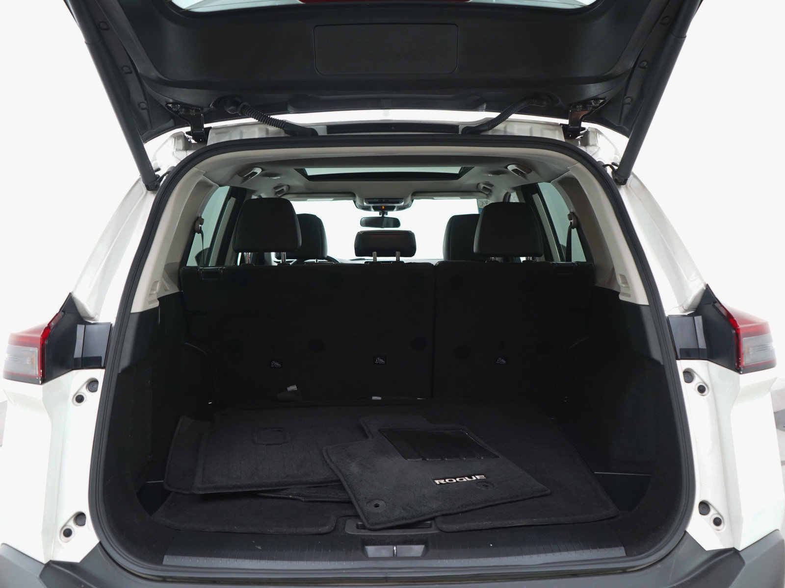 Used 2023 Nissan Rogue SV w/ SV Premium B Package AWD/4WD image 16