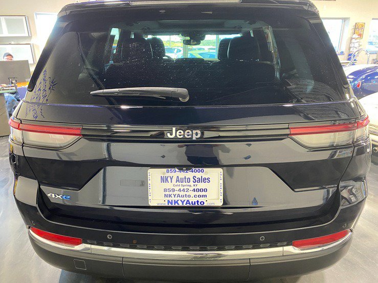 Used 2024 Jeep Grand Cherokee Limited 4xe w/ Trailer Tow Package AWD/4WD image 5