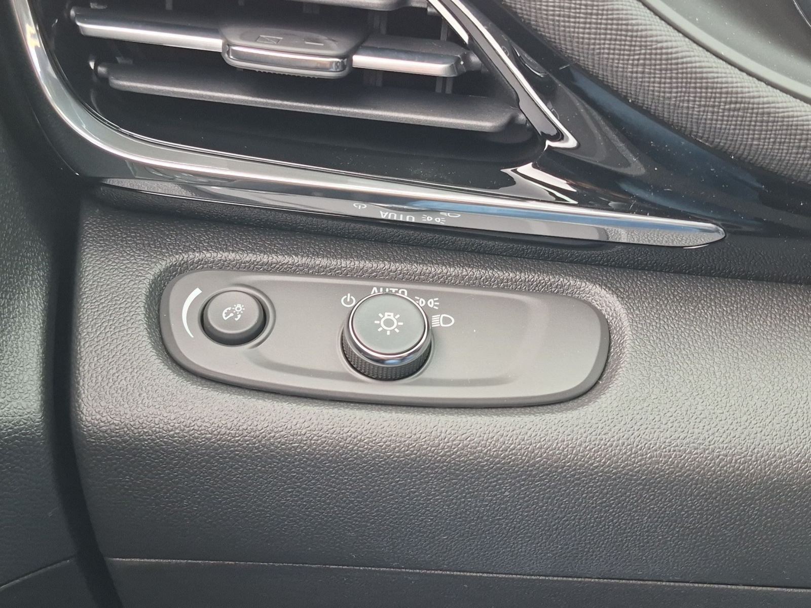 New 2026 Buick Envista Sport Touring w/ Convenience I Package FWD image 17